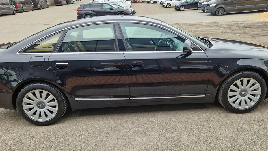 AUDI A6 -