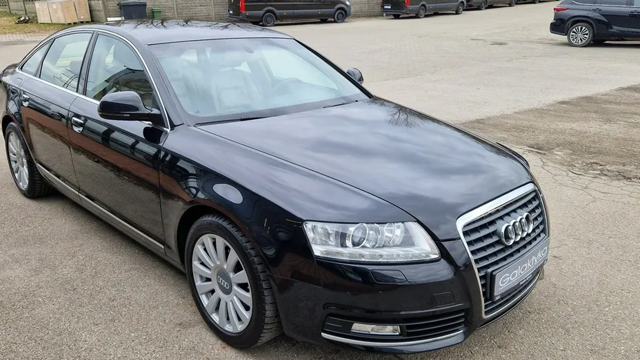 AUDI A6 -
