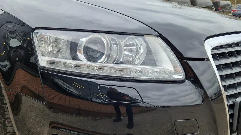 AUDI A6 -