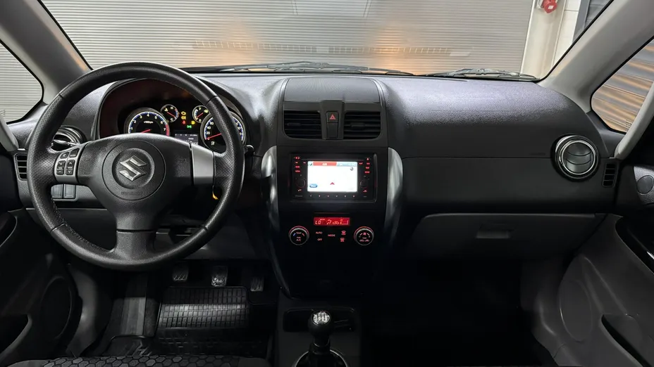 SUZUKI SX4 -
