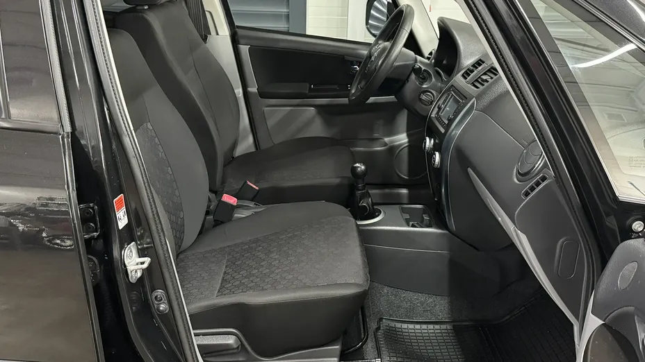 SUZUKI SX4 -