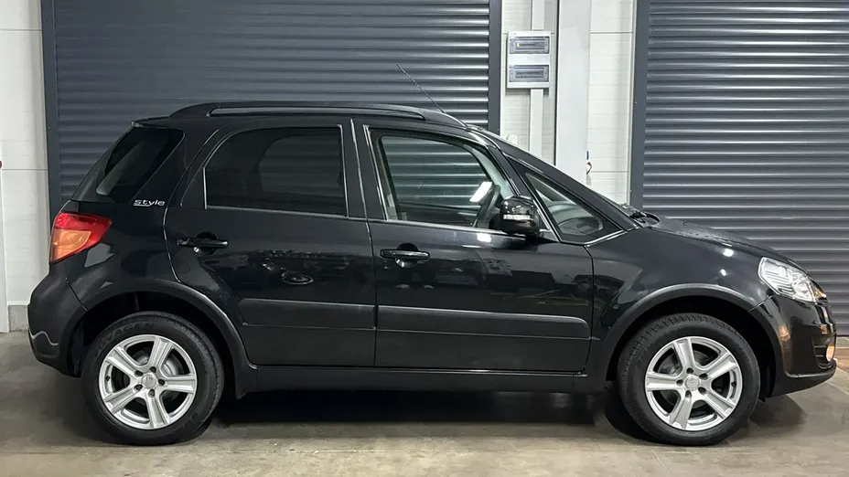 SUZUKI SX4 -
