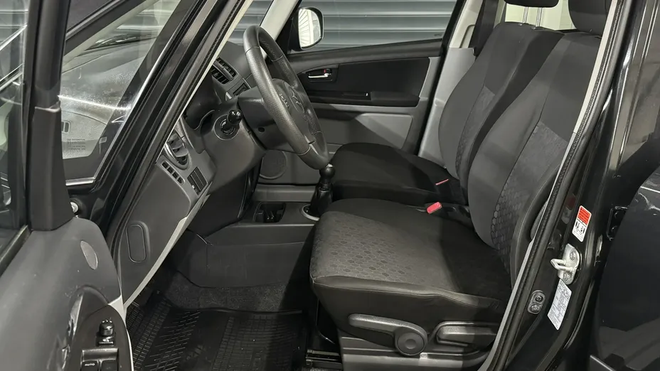 SUZUKI SX4 -