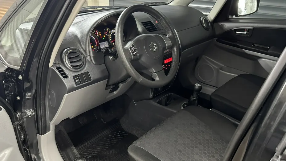 SUZUKI SX4 -