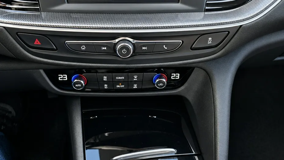 OPEL Insignia -