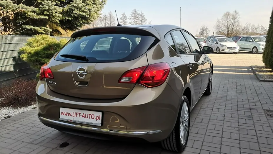 OPEL Astra -