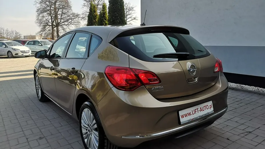 OPEL Astra -