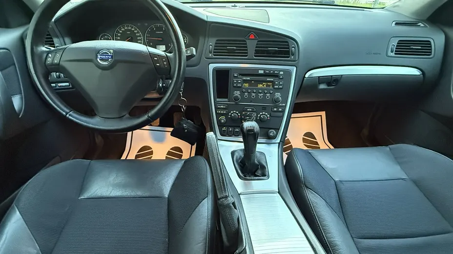 VOLVO S60 -
