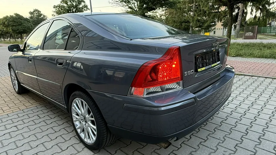 VOLVO S60 -