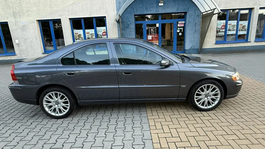 VOLVO S60 -