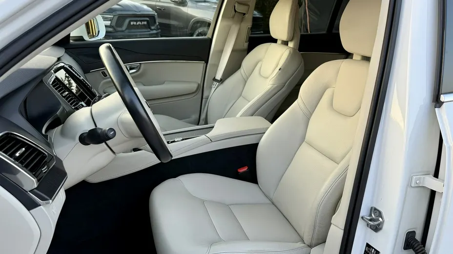 VOLVO XC90 -