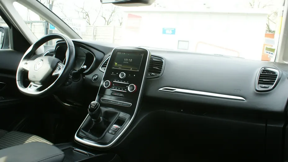 RENAULT Scenic -
