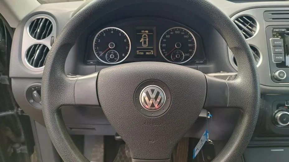 VOLKSWAGEN Tiguan -