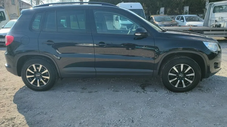 VOLKSWAGEN Tiguan -