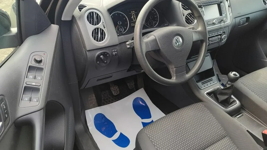 VOLKSWAGEN Tiguan -