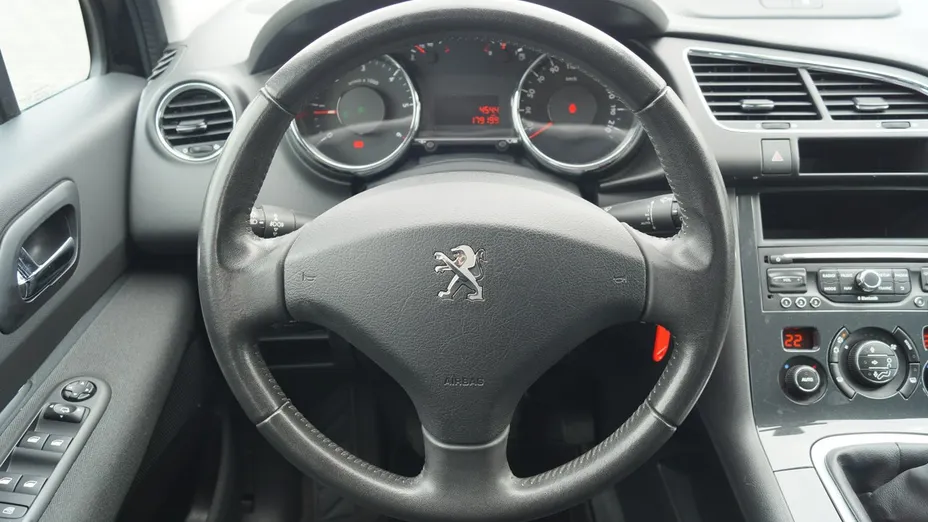 PEUGEOT 3008 -