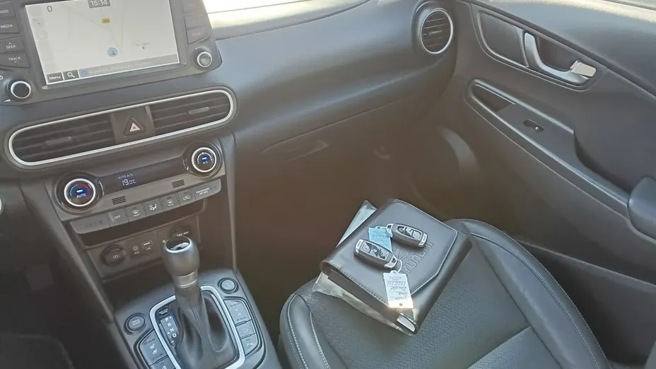 HYUNDAI Kona -