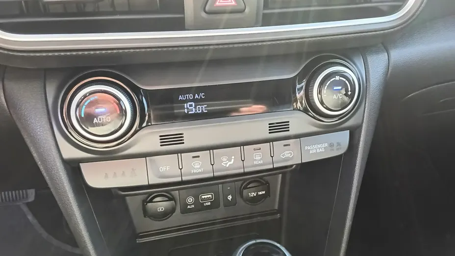 HYUNDAI Kona -