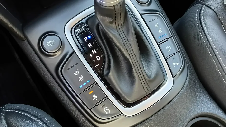 HYUNDAI Kona -