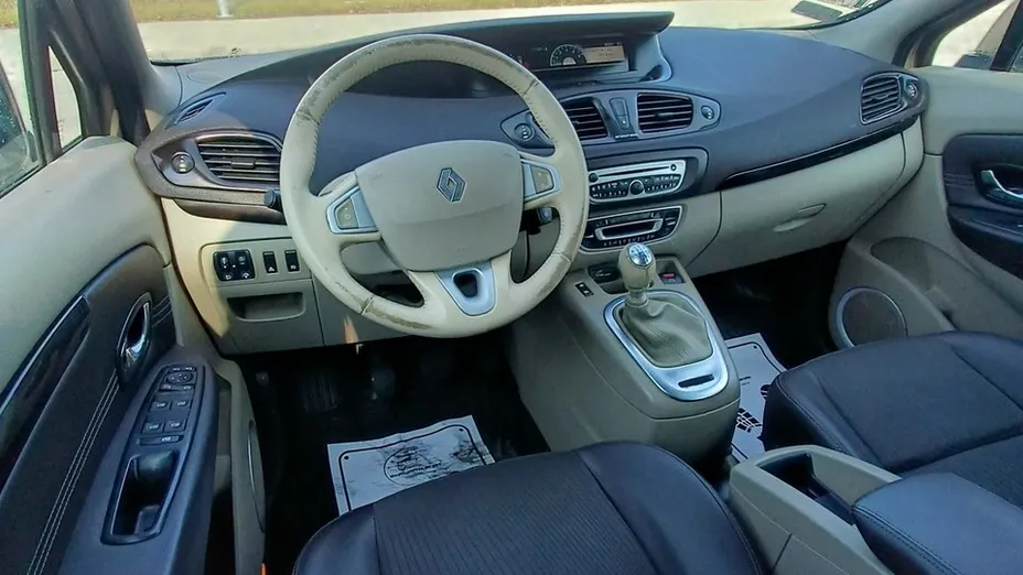 RENAULT Scenic -