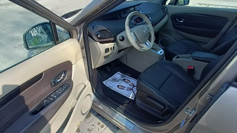 RENAULT Scenic -