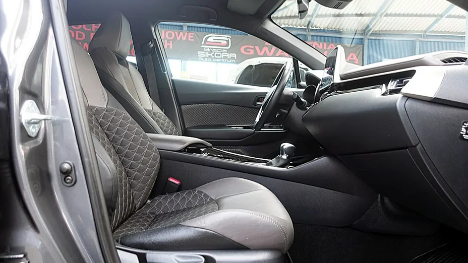 TOYOTA C-HR -