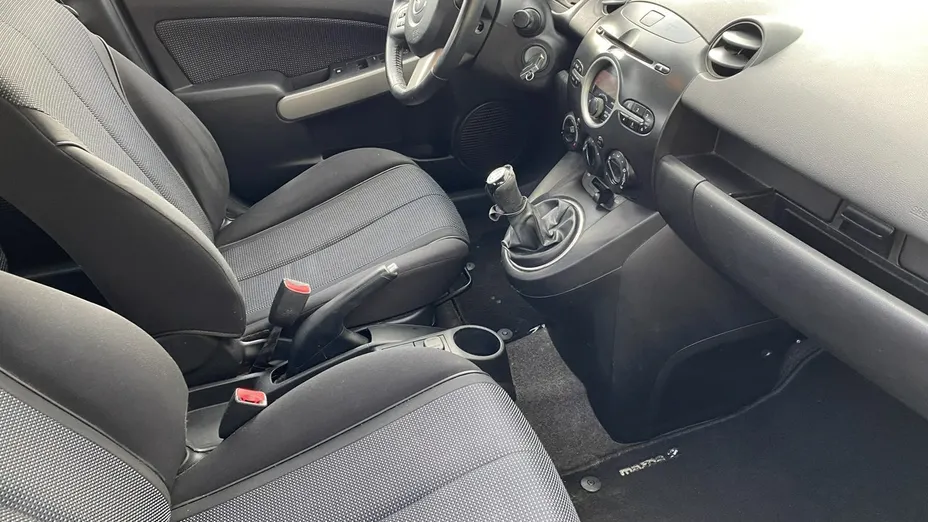 MAZDA 2 -