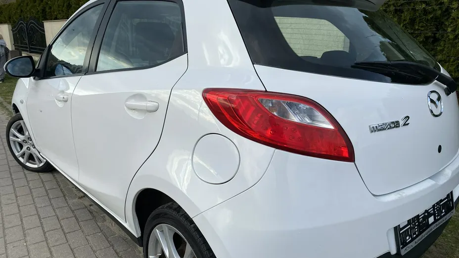 MAZDA 2 -