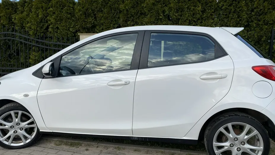 MAZDA 2 -