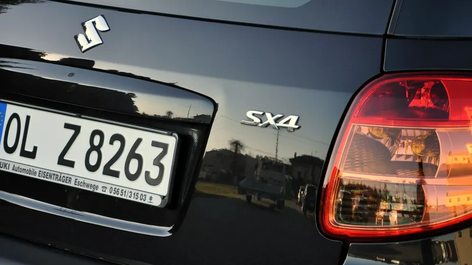 SUZUKI SX4 -