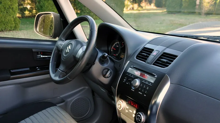SUZUKI SX4 -