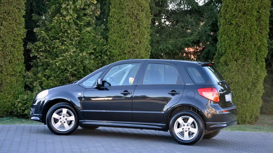 SUZUKI SX4 -