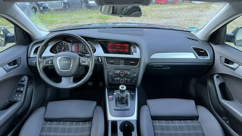 AUDI A4 -