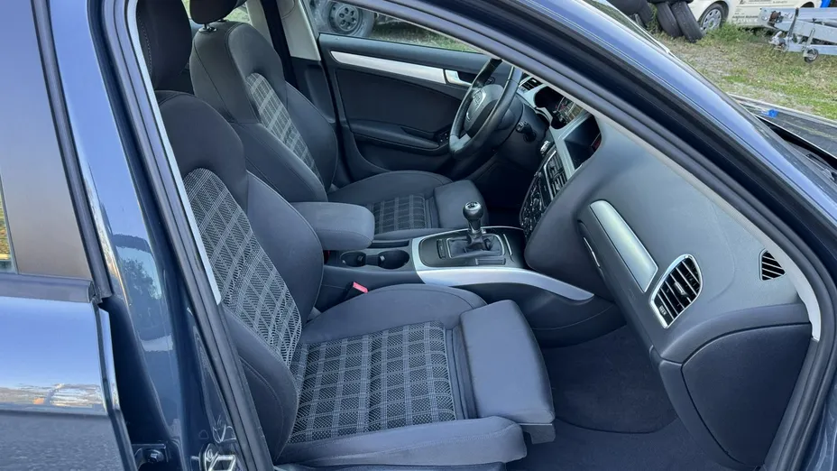 AUDI A4 -