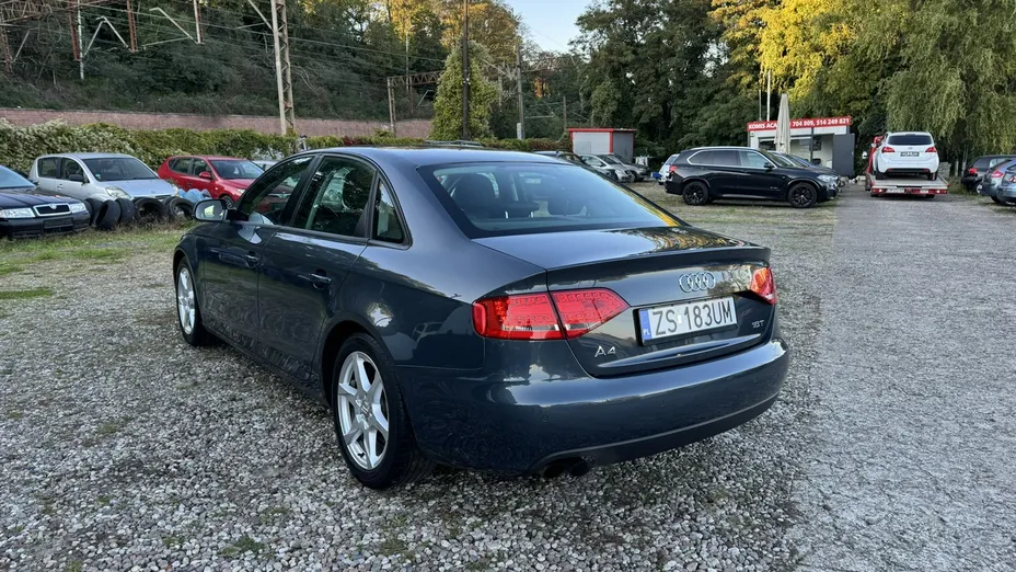 AUDI A4 -