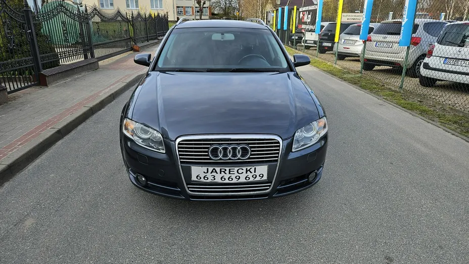 AUDI A4 -