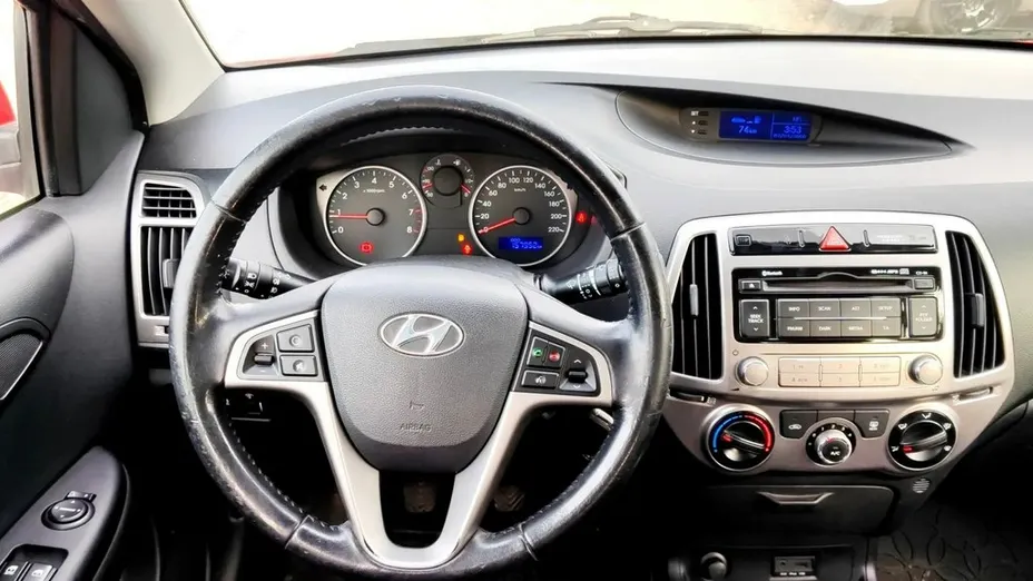HYUNDAI i20 -