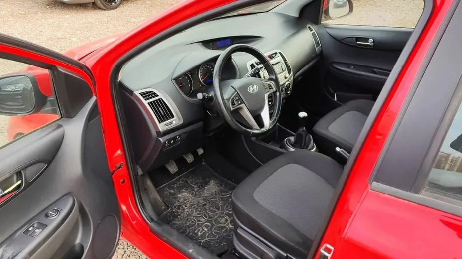 HYUNDAI i20 -