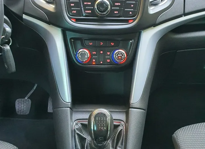 OPEL Zafira -