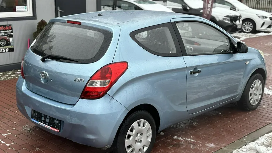 HYUNDAI i20 -