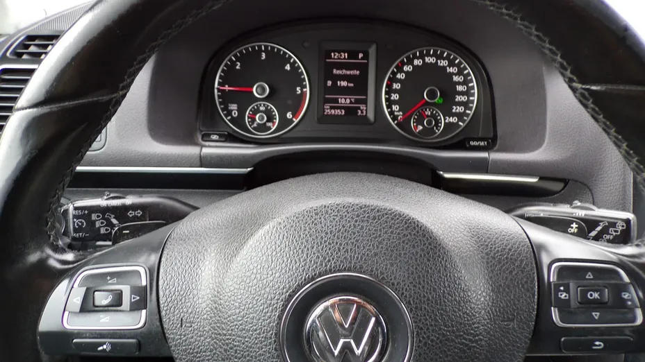 VOLKSWAGEN Touran -