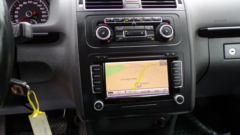 VOLKSWAGEN Touran -