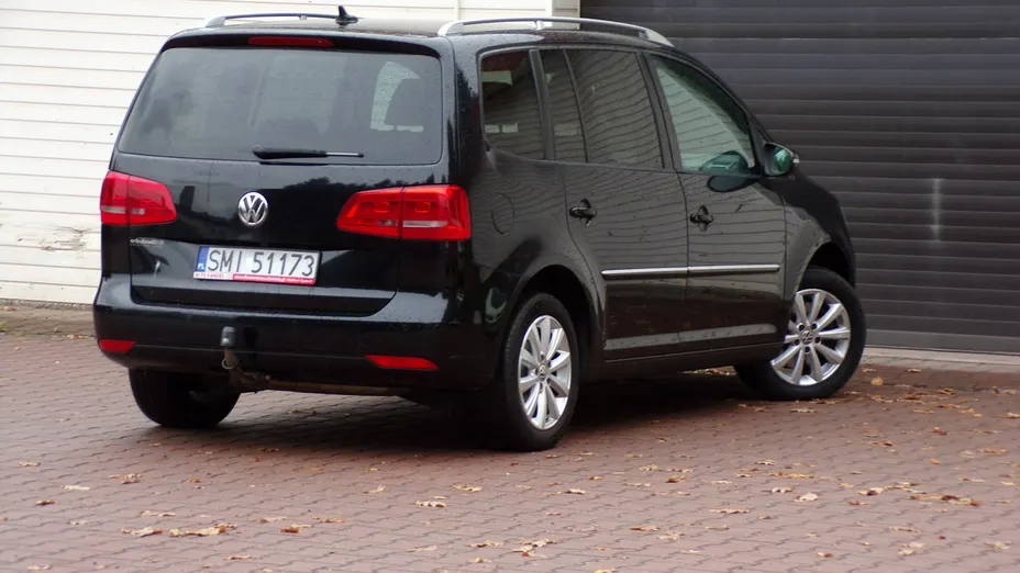 VOLKSWAGEN Touran -