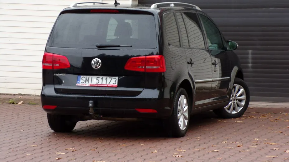 VOLKSWAGEN Touran -
