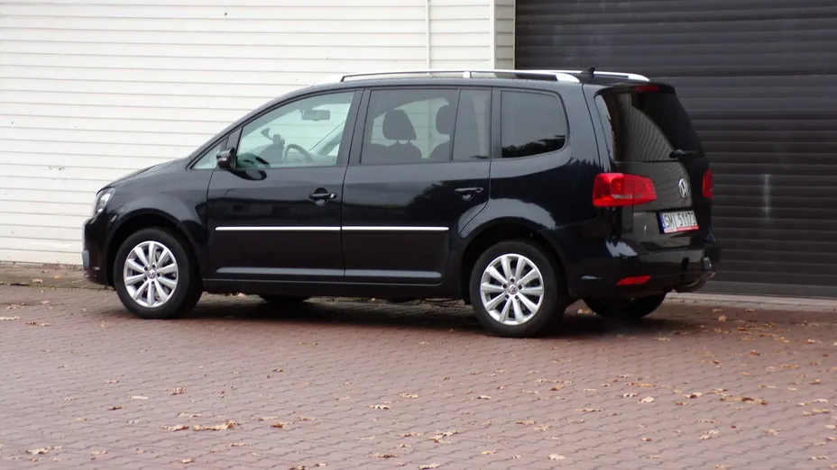 VOLKSWAGEN Touran -