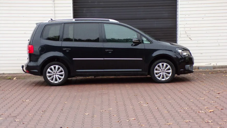 VOLKSWAGEN Touran -