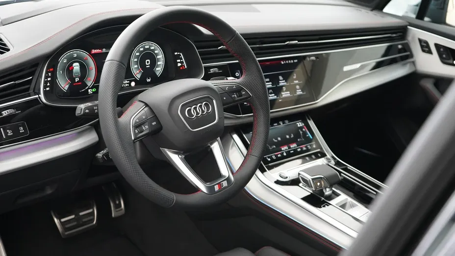 AUDI Q7 -