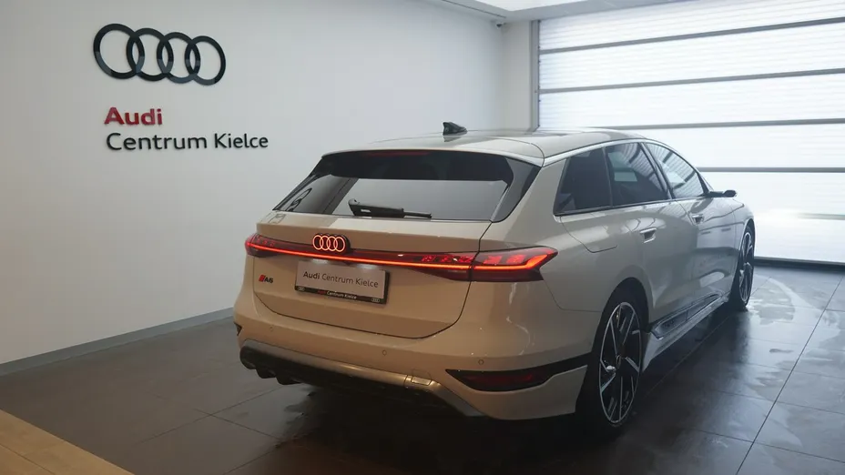 AUDI e-tron -