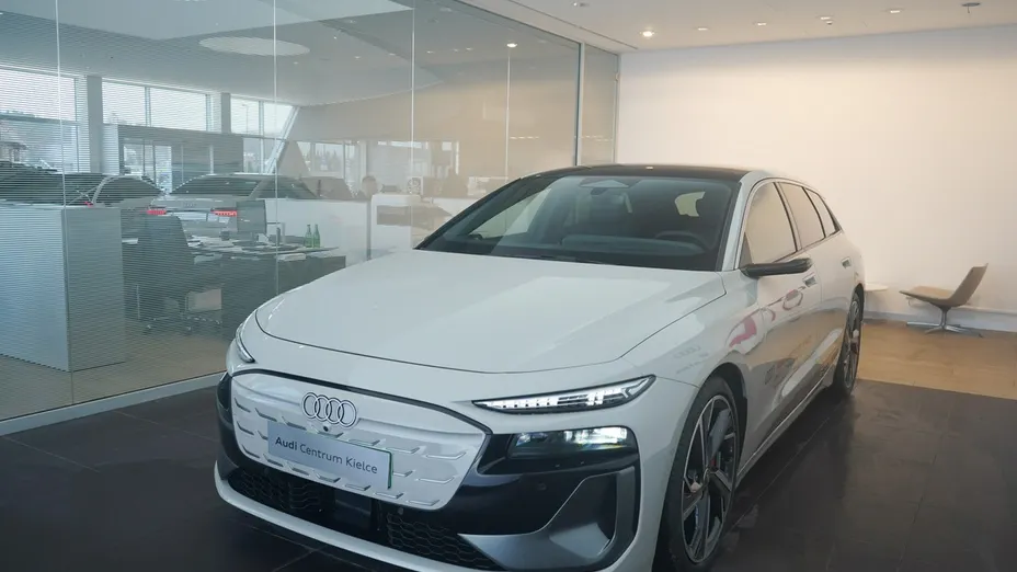 AUDI e-tron -