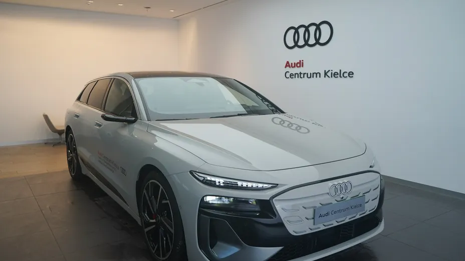 AUDI e-tron -